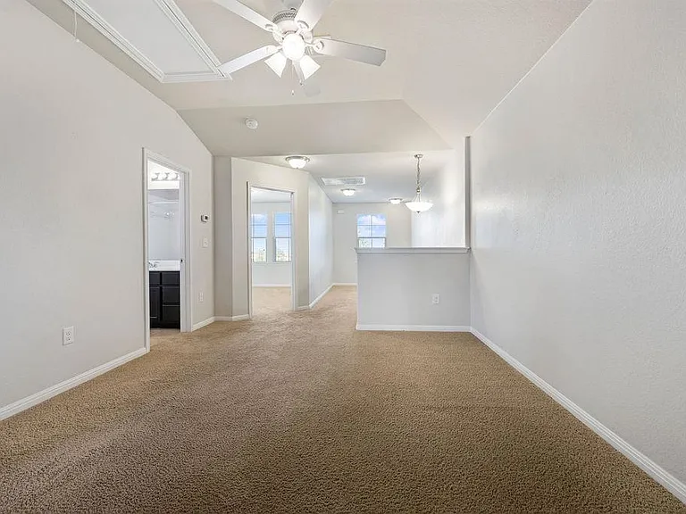 711 Katmai Cir — Photo 16