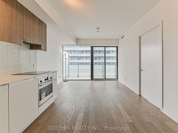 5th image of 161 Roehampton Ave #1007