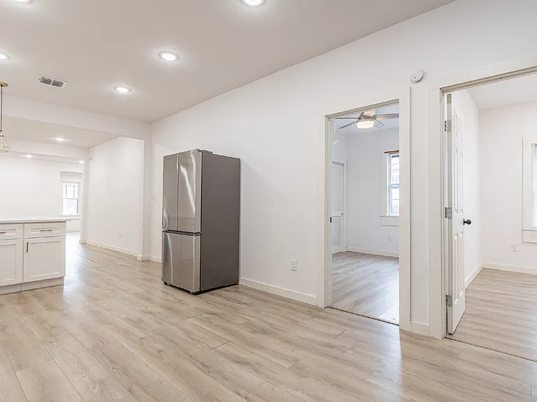 1010 Burnet St — Photo 15