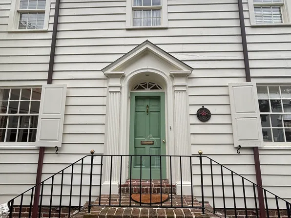 8 Ford Ct, Charleston, SC 29401