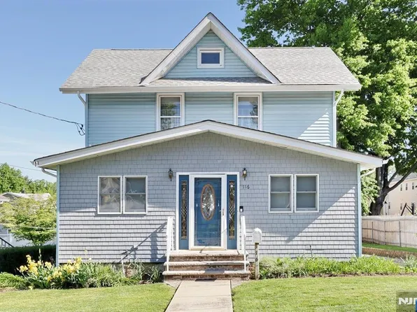 116 W Quackenbush Ave, Dumont, NJ 07628