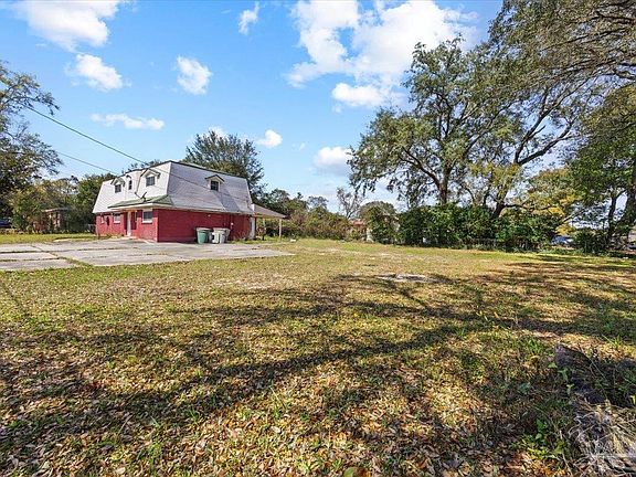 3rd image of 3072 E Olive Rd