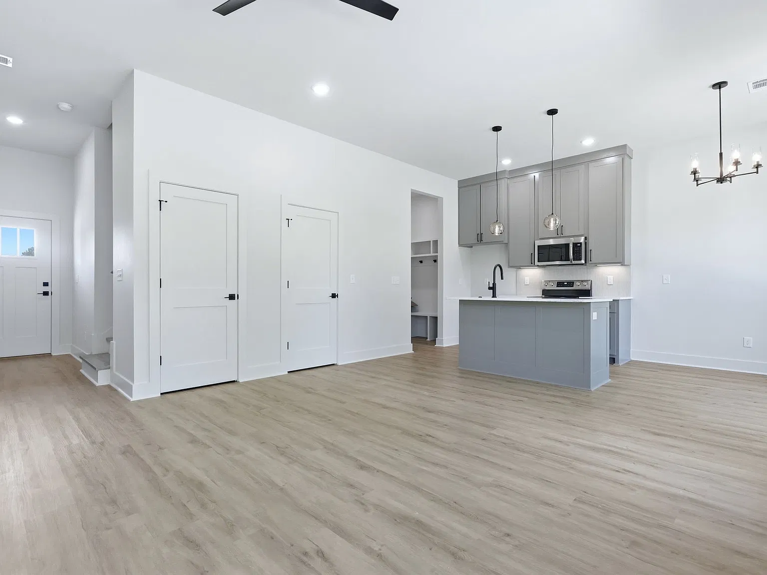 3 bed, 2.5 bath, 1400 sqft, $1,950 — Photo 3