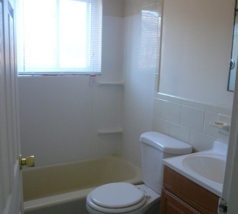 3rd image of 185 Norwood Ave APT 204