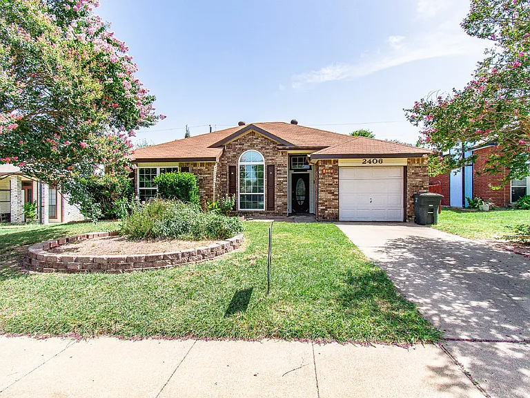 2406 Cactus Dr — Photo 1
