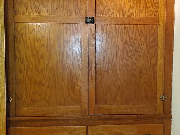 3rd image of 630 S 37th St