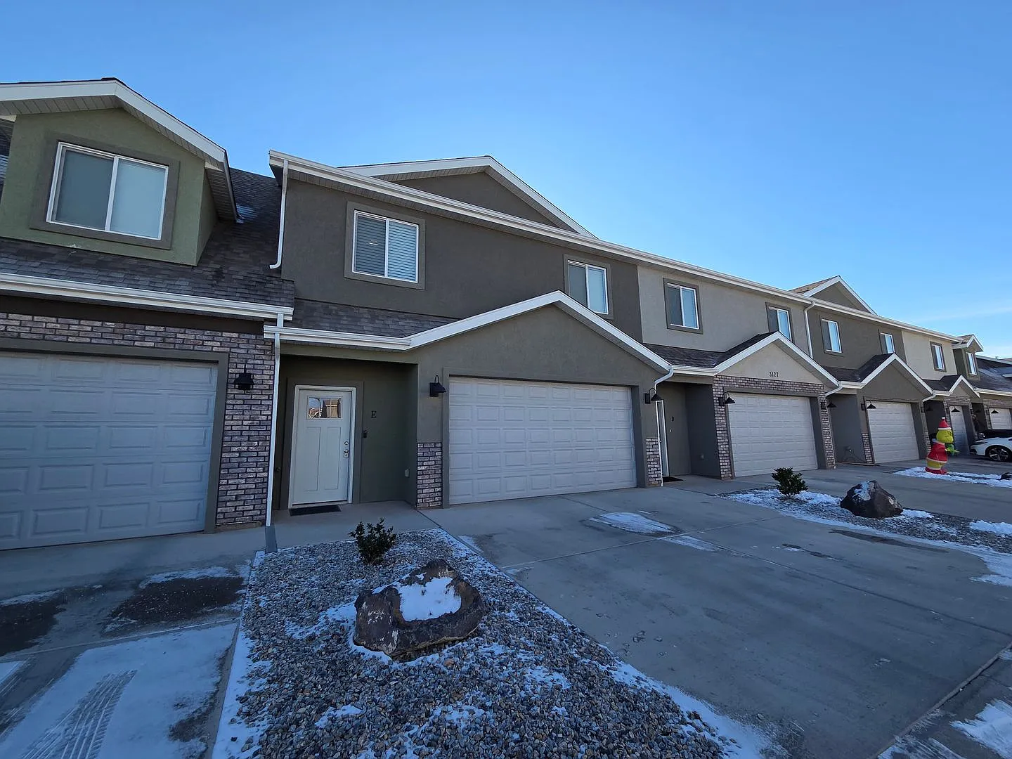 Like-New 3 Bed / 2.5 Bath Townhome in Prime Cedar City Location Act Fast! — Photo 1