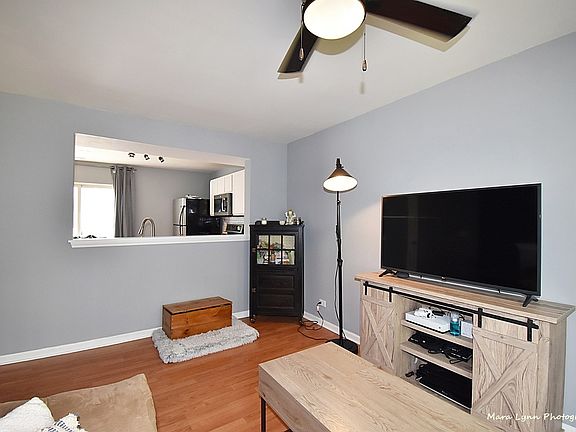 4th image of 407 E Victoria Cir #407