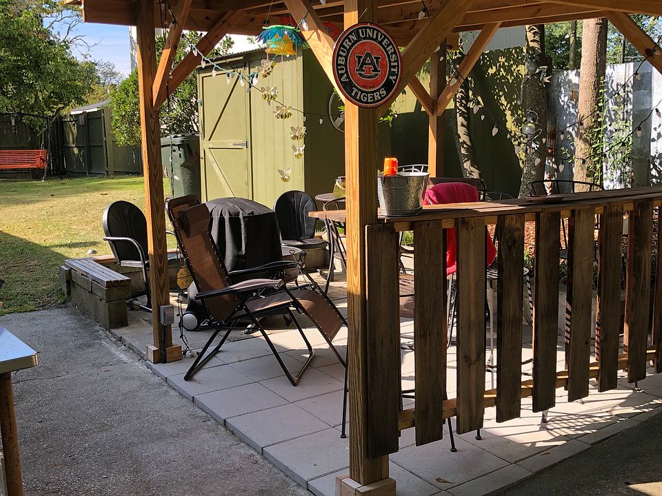 2nd image of 1088 Park Cir NW