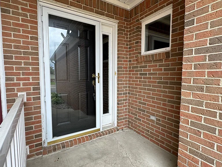5555 Woodruff Shore Dr — Photo 3