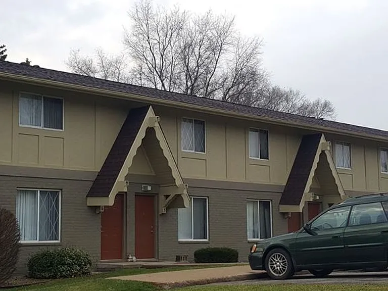 1012 Turner Dr — Photo 2