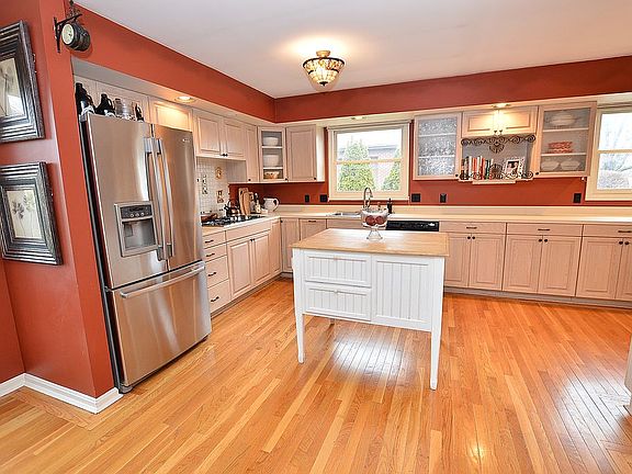 3rd image of 8415 Eagleridge Dr