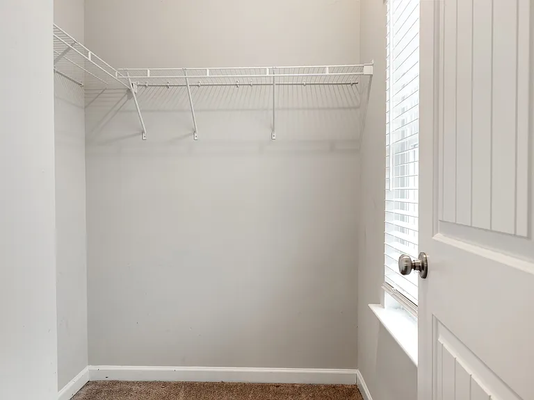 1289 Towne Square Ct — Photo 15