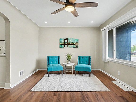 5th image of 928 Sheridan Blvd