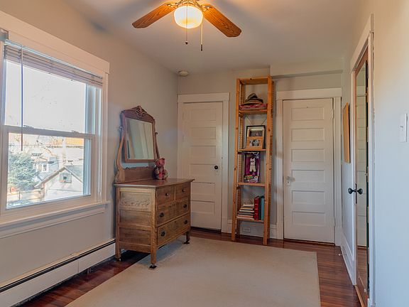 3rd image of 806 N 4th Ave
