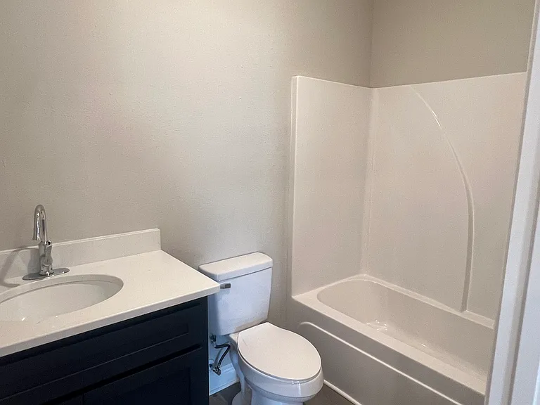 705 Krebs Ave #F — Photo 5