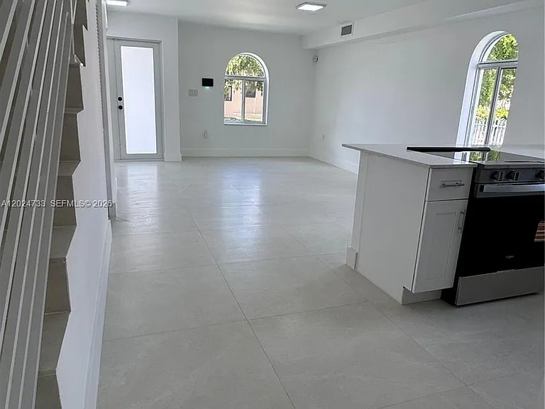 3305 SW 28th St #3305 — Photo 4