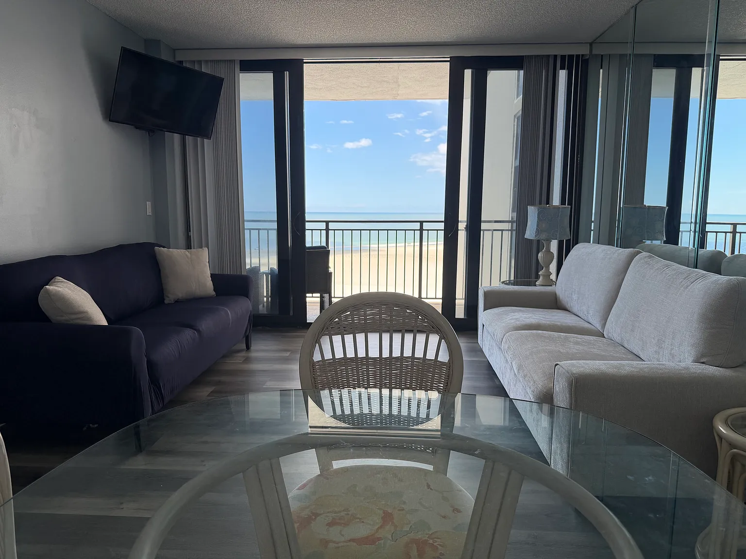 180 Seaview Ct — Photo 1