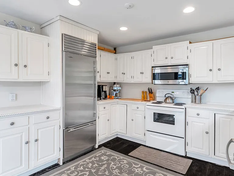 426 Ocean Rd — Photo 21