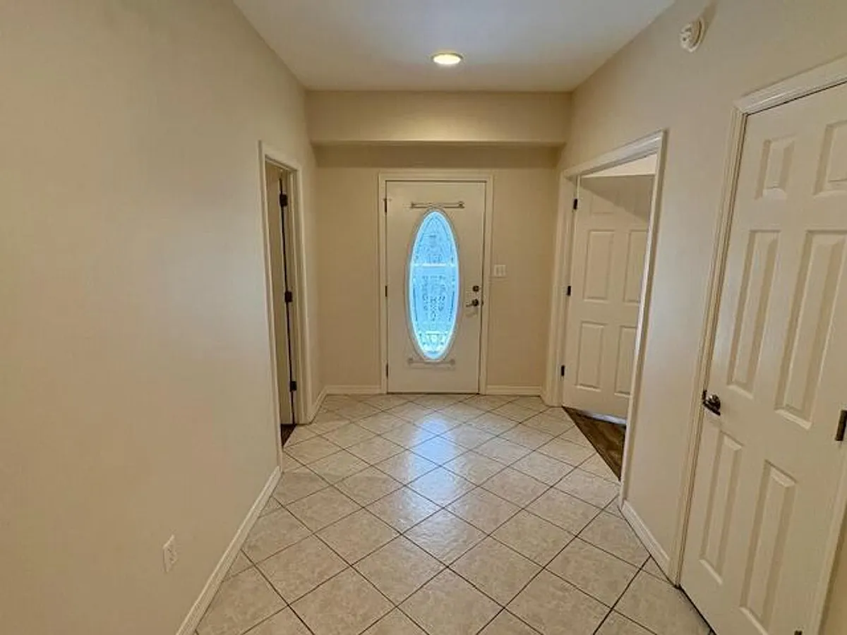 Building Photo - 406 Westlake Ct