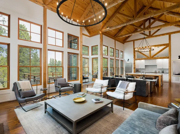 19378 Rim Lake Ct, Bend, OR 97702