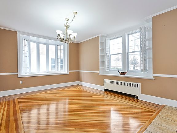 5th image of 145 Wickes Ave