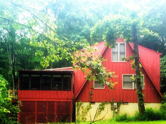 Back of house (overlooks driveway)