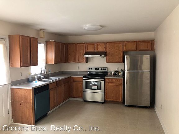 5th image of 1013 Brookwood Glen Ln