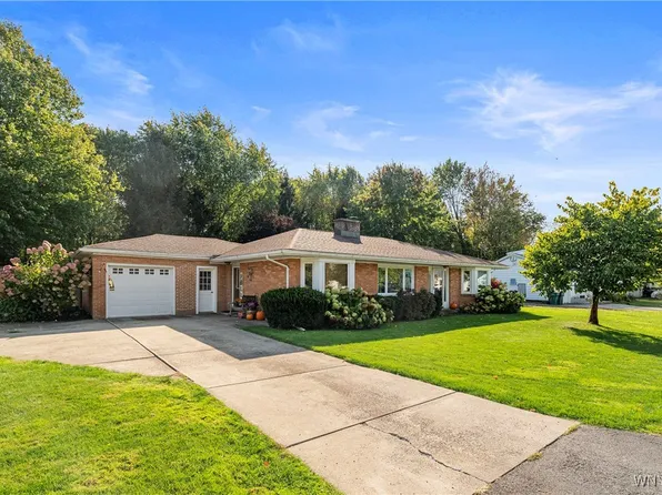 6336 May Dr, Hamburg, NY 14075