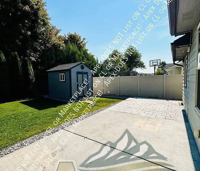801 E Ionia Dr — Photo 24