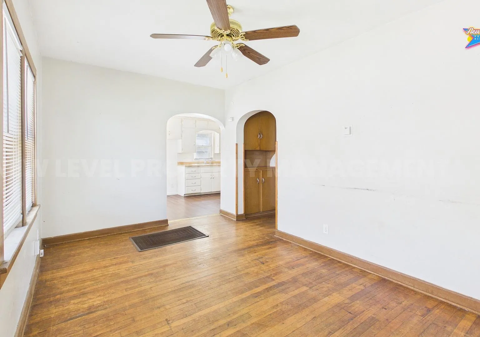 413 E 6th St - Apt B — Photo 4