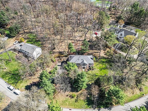 3rd image of 119 Shadow Ridge Dr