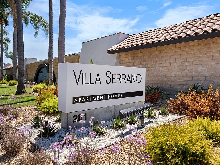 Villa Serrano Apartment Homes — Photo 10