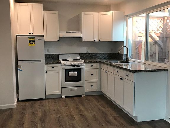 3rd image of 5504 Loma Oak Ct #B