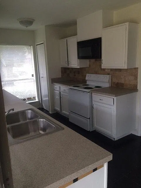 3 bed, 1577 sqft, $1,990 — Photo 4
