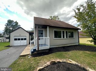 1142 Oneida St, State College, PA 16801