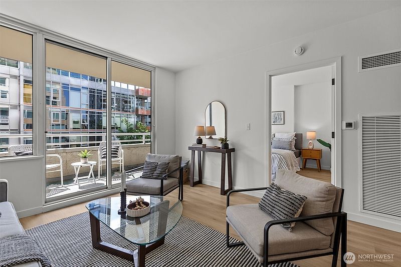 5th image of 2600 2nd Avenue #504