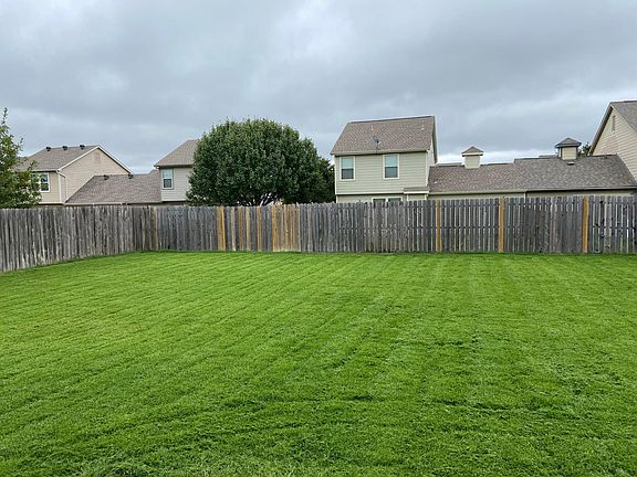 3rd image of 901 Ann Dr