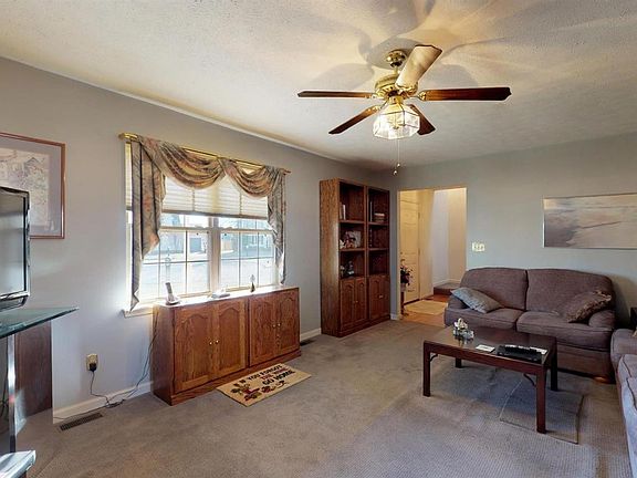 2nd image of 113 Bridgeway Ct
