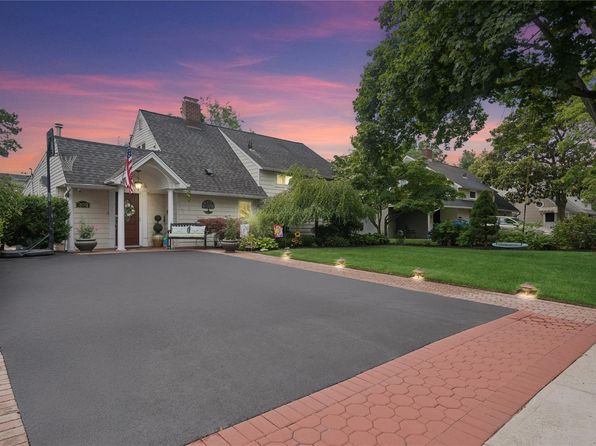 260 Water Lane S, Wantagh, NY 11793