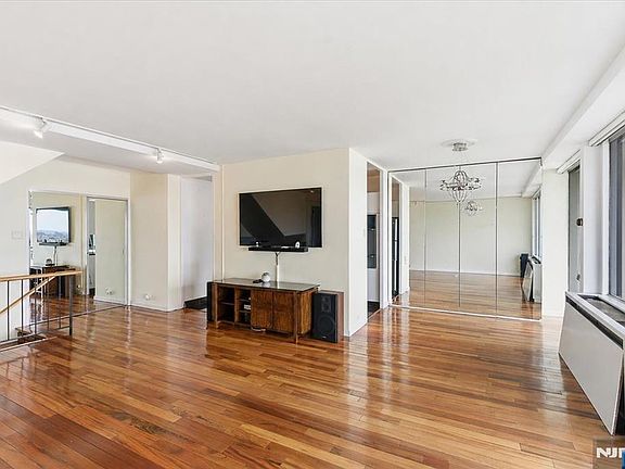 4th image of 2 Horizon Rd APT 1214