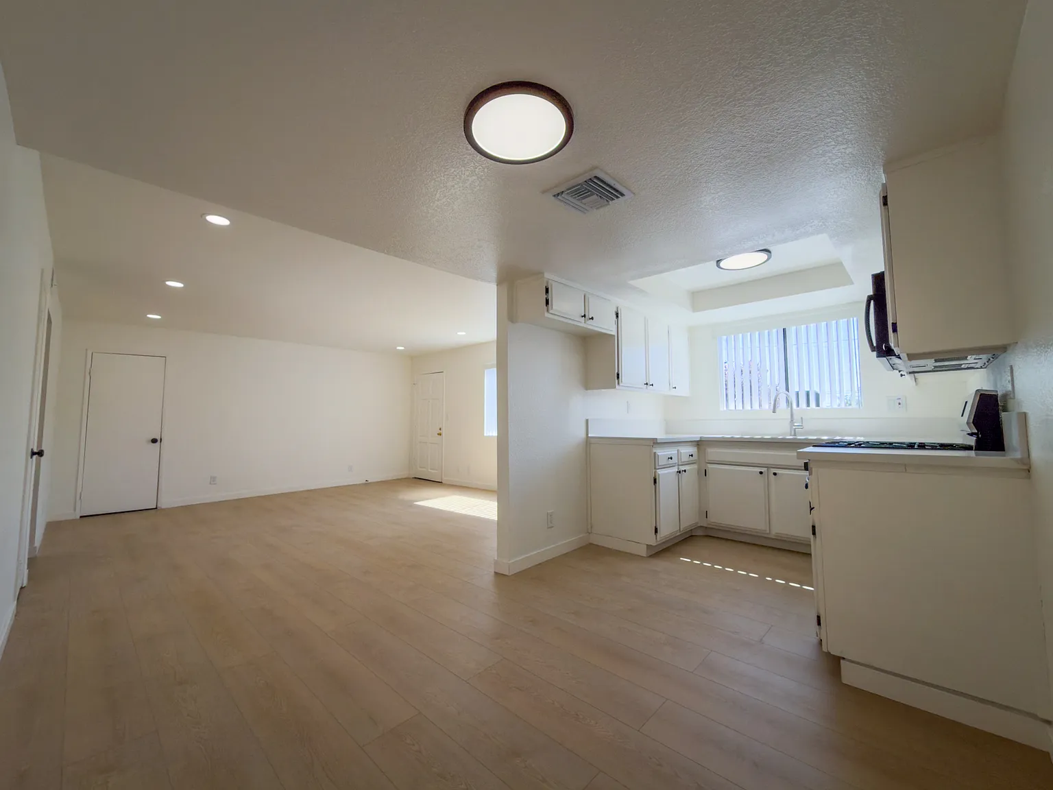 2 bed, 1100 sqft, $2,845 — Photo 2