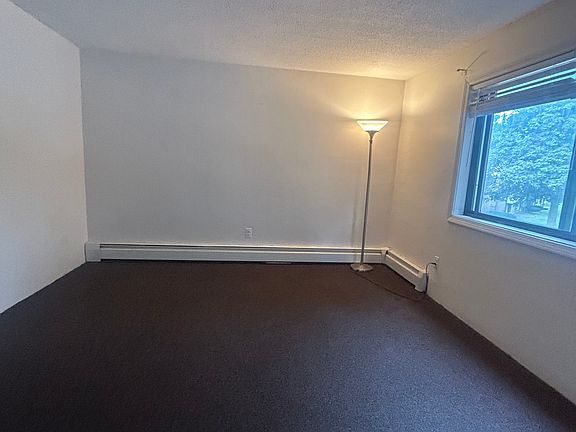 3rd image of 4 Lancelot Ct APT 10