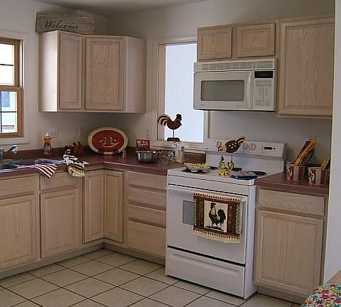 Full kitchen - applicances stay!