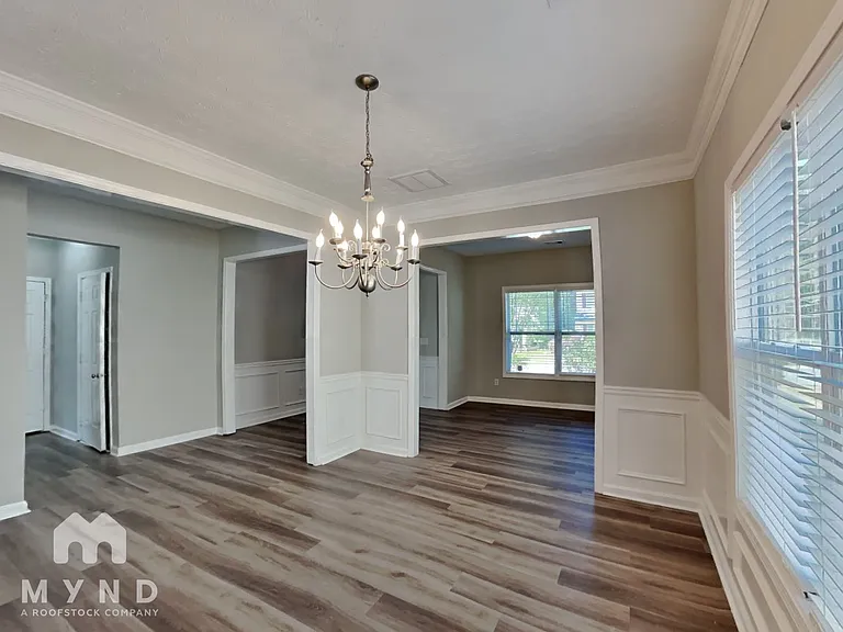 2250 Village Green Dr — Photo 8