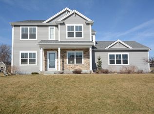 804 Medina Dr, Mukwonago, WI 53149