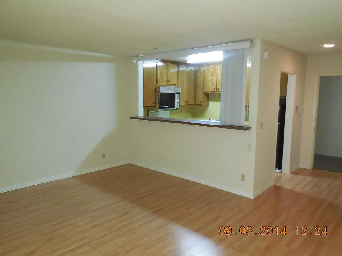 Building Photo - 8142 Redlands St #104