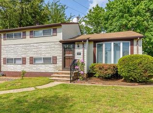 64 Haven Ter, Parlin, NJ 08859
