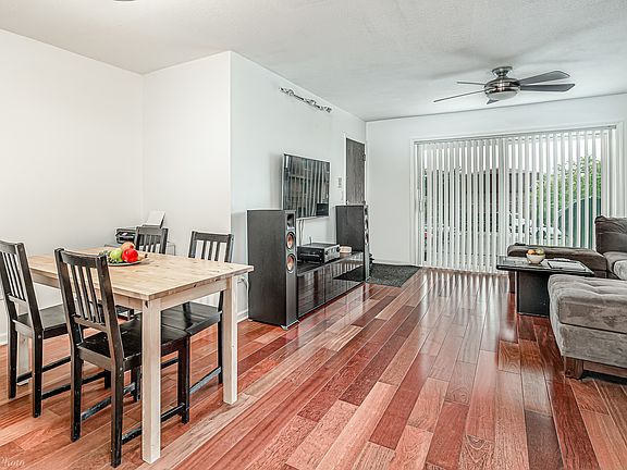 4th image of 714 Cobblestone Cir #2C