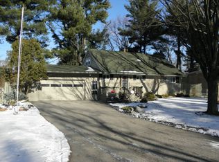 4890 Hillcrest Dr, Saginaw, MI
